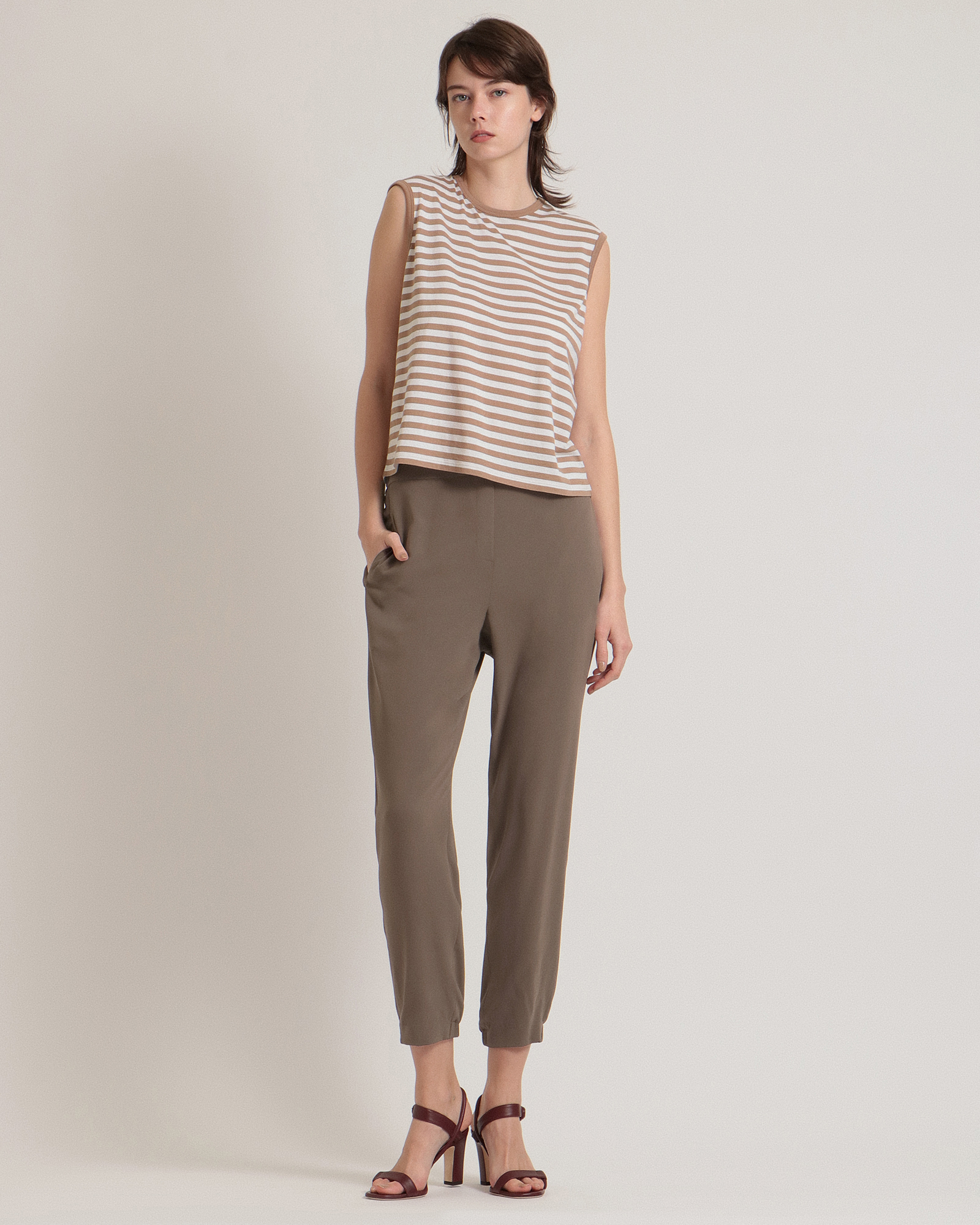 Powder Crepe CL Slim Jogger GZ | WOMEN（レディース）｜Theory 公式 