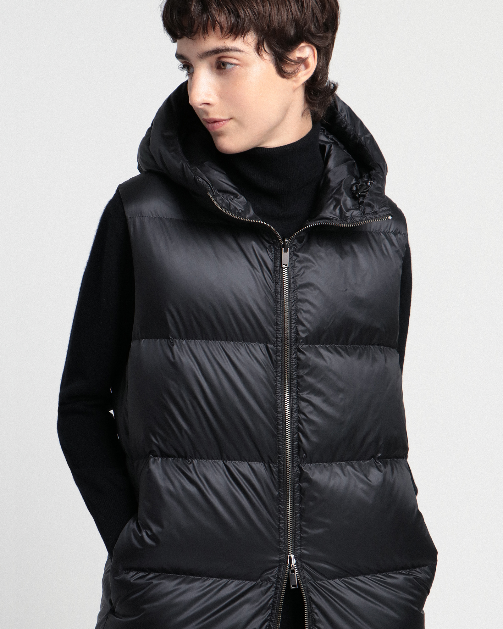 極美品】theory セオリー ダウンベスト ダウン90%、フェザー10% S 専用