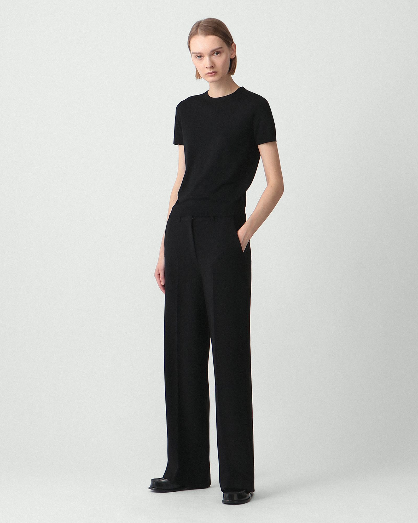 セオリーパンツAdmiral Crepe  theory 新品　黒　0 セオリー Admiral Crepe Relax Straight Pant J | WOMEN（レディース