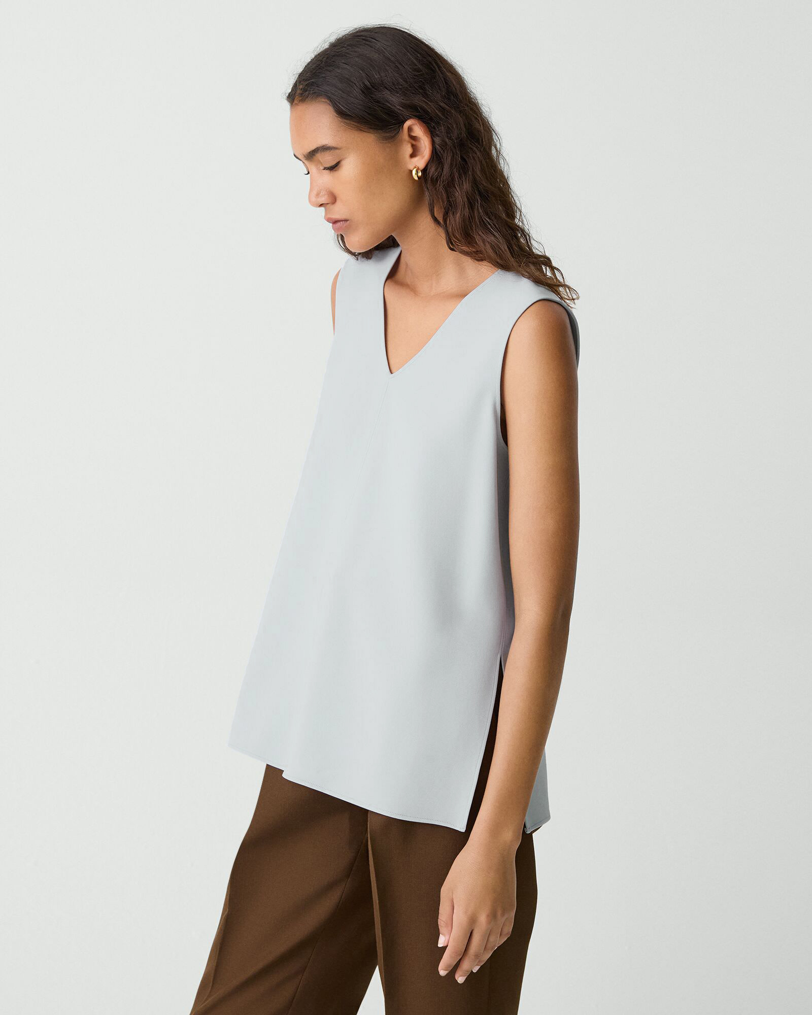 Admiral Crepe Vneck Top | WOMEN（レディース）｜Theory 公式