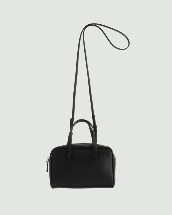 【Theory】一部店舗限定 Shine Nappa Mini Pillow Bag 【Theory】一部店舗限定 Shine Nappa Mini Pillow Bag