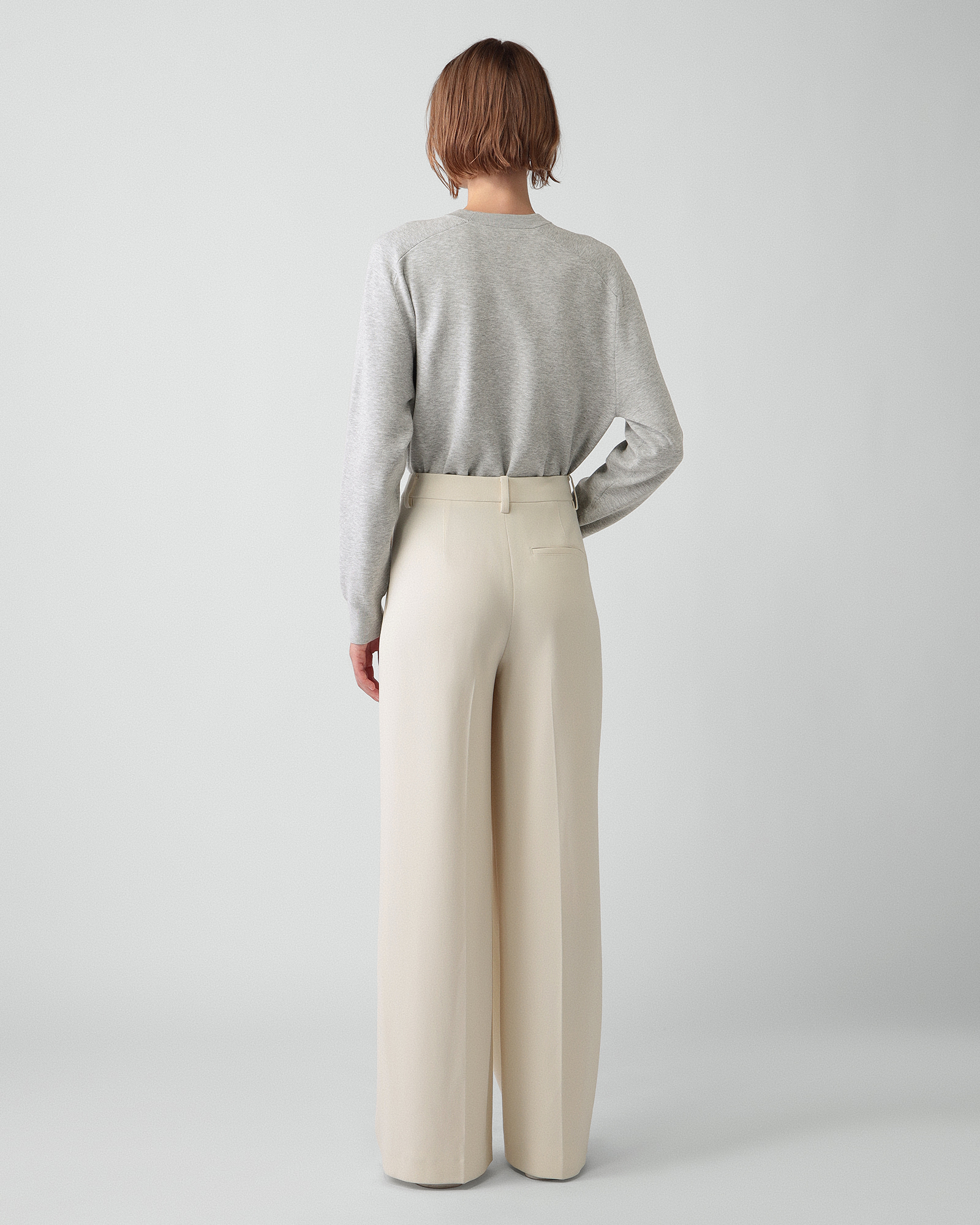 Theory パンツスーツ上下 ホワイト Good Linen　薄手　伸縮生地 Theory パンツスーツ上下 ホワイト Good Linen 薄手 伸縮生地 Theory