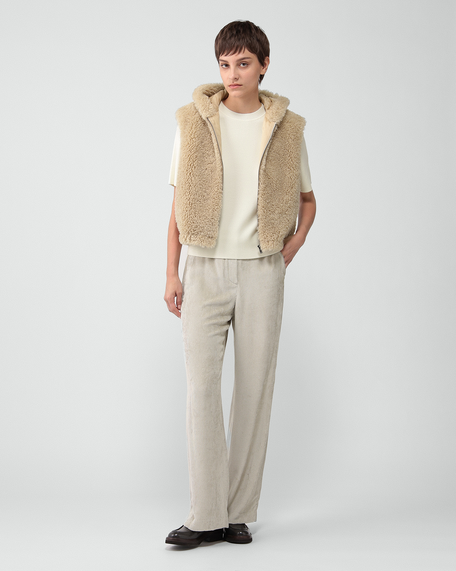 今期 Theory luxe Oak Shearling Liana Vest 034302131_c050_a001_pz.jpg