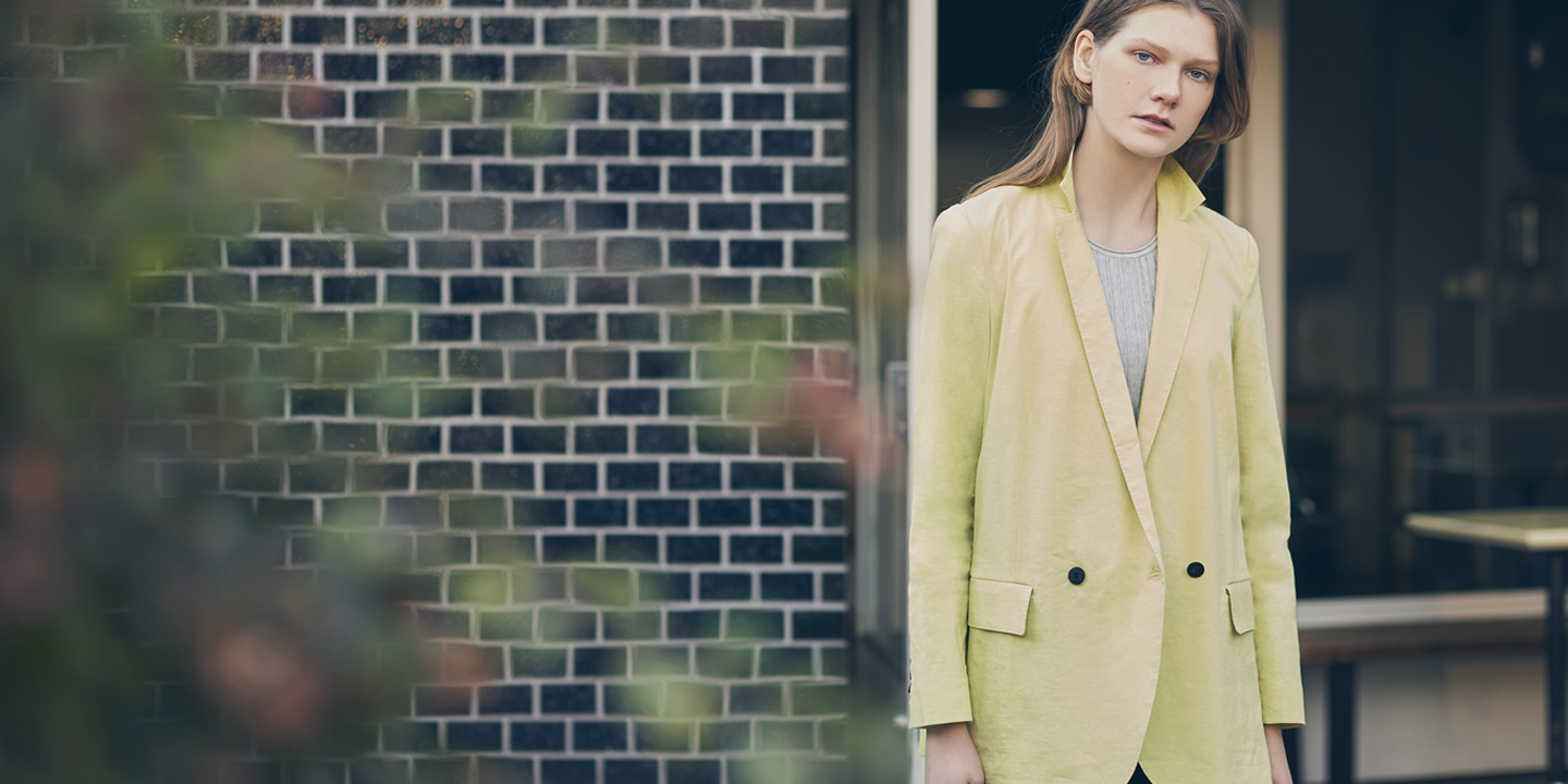 ESSENTIAL JACKET