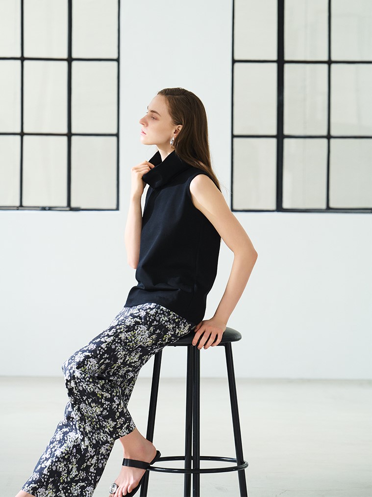NEW FEMININE TOP