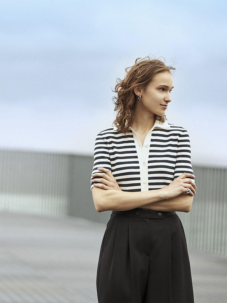 ESSENTIAL TOPS